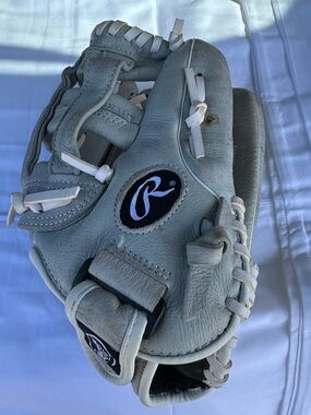 Rawlings Light Gray Leather Baseball Glove with White Lacing